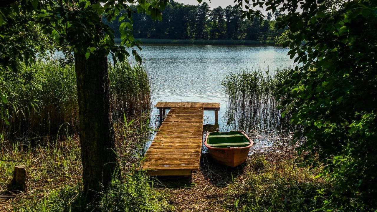 Domki Nad Jeziorem "Polwysep Suryty" Buitenkant foto