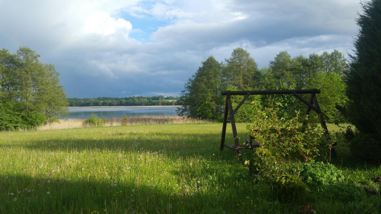 Domki Nad Jeziorem "Polwysep Suryty" Buitenkant foto