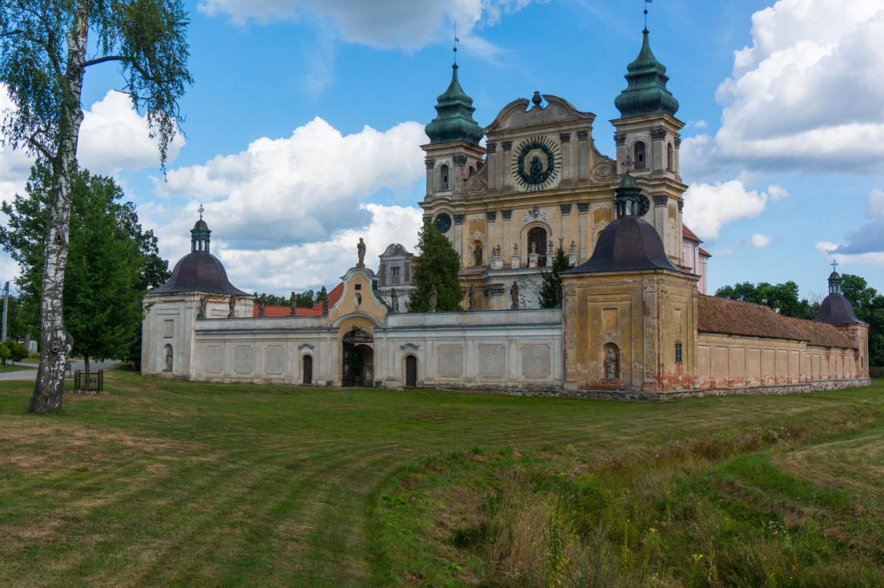 Domki Nad Jeziorem "Polwysep Suryty" Buitenkant foto